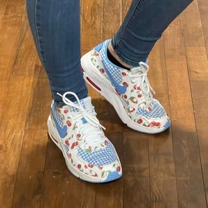 Nike Cherry Print AirMax size 7 youth/women’s 9